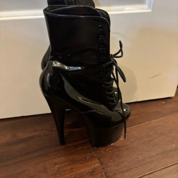 Pleasers Black 7 in Adore 1020 - Picture 3 of 4